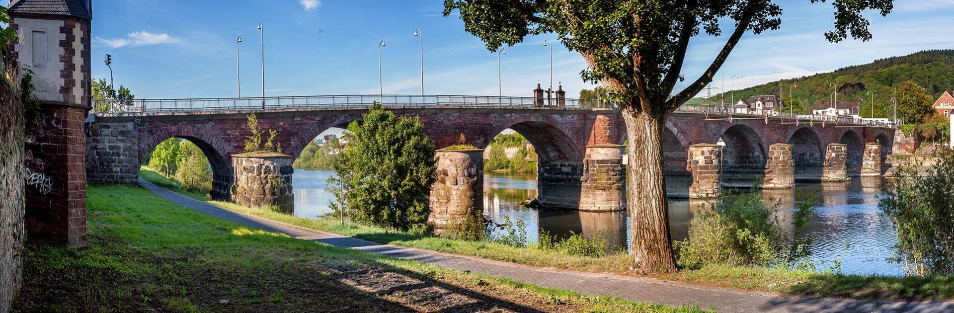 The Roman bridge and the Moselle - © Walter Baumeister