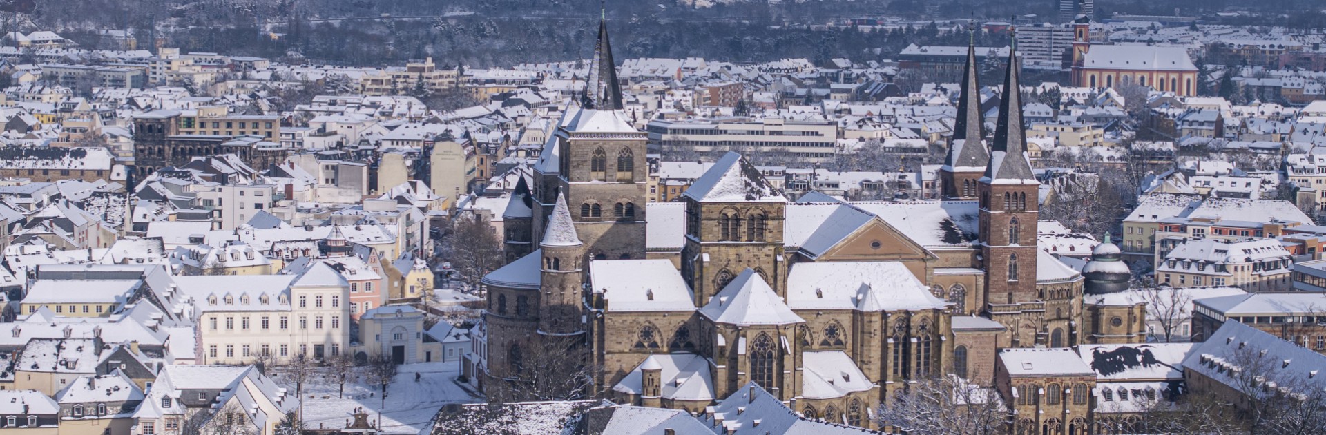 Trierer Dom und Liebfrauenbasilika im Schnee | Luftbild - © Victor Beusch / Trier Tourismus und Marketing GmbH