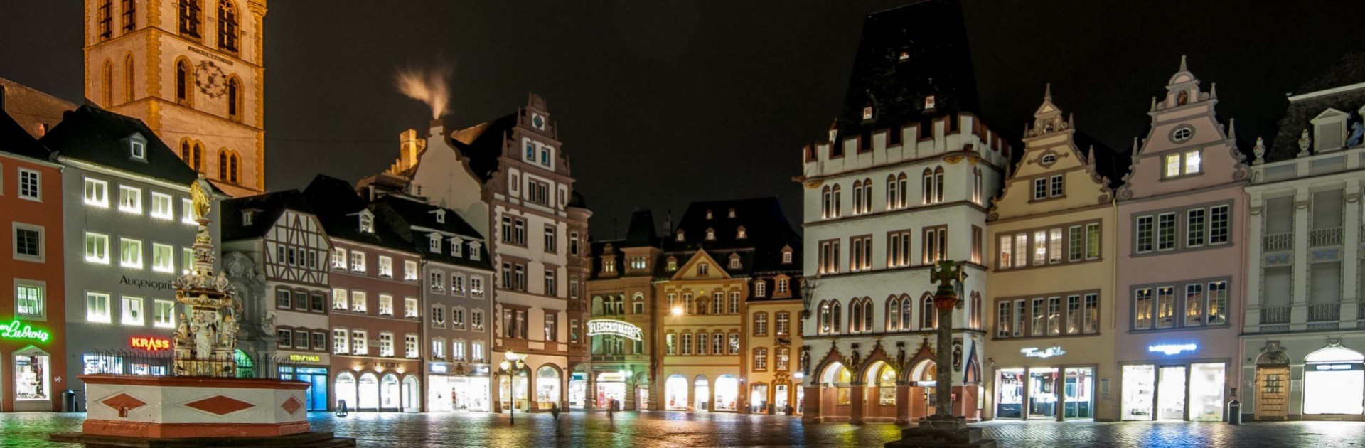 Trier Hauptmarkt bei Nacht