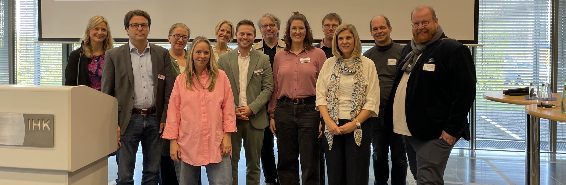 Gruppenbild der Referentinnen und Referenten sowie der Gastgeber und Organisatoren der Tagung - &copy; IHK Trier Marcus Hormes