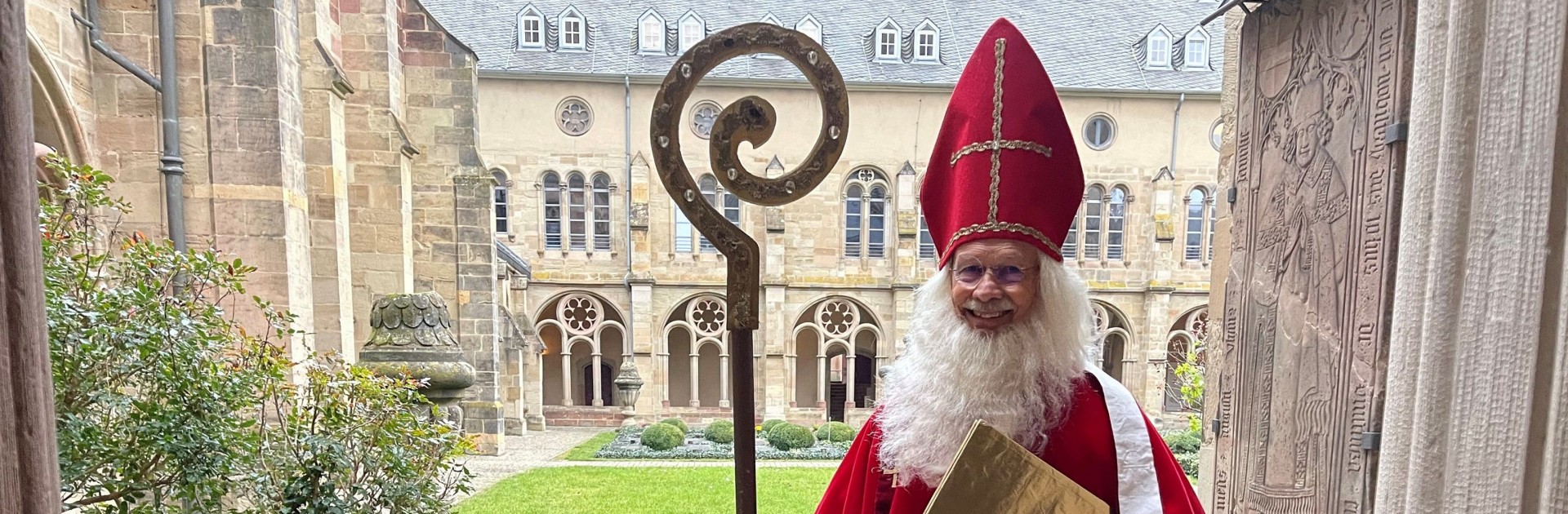 Der Heilige Nikolaus im Kreuzgang des Trierer Doms - © Michael Strobel
