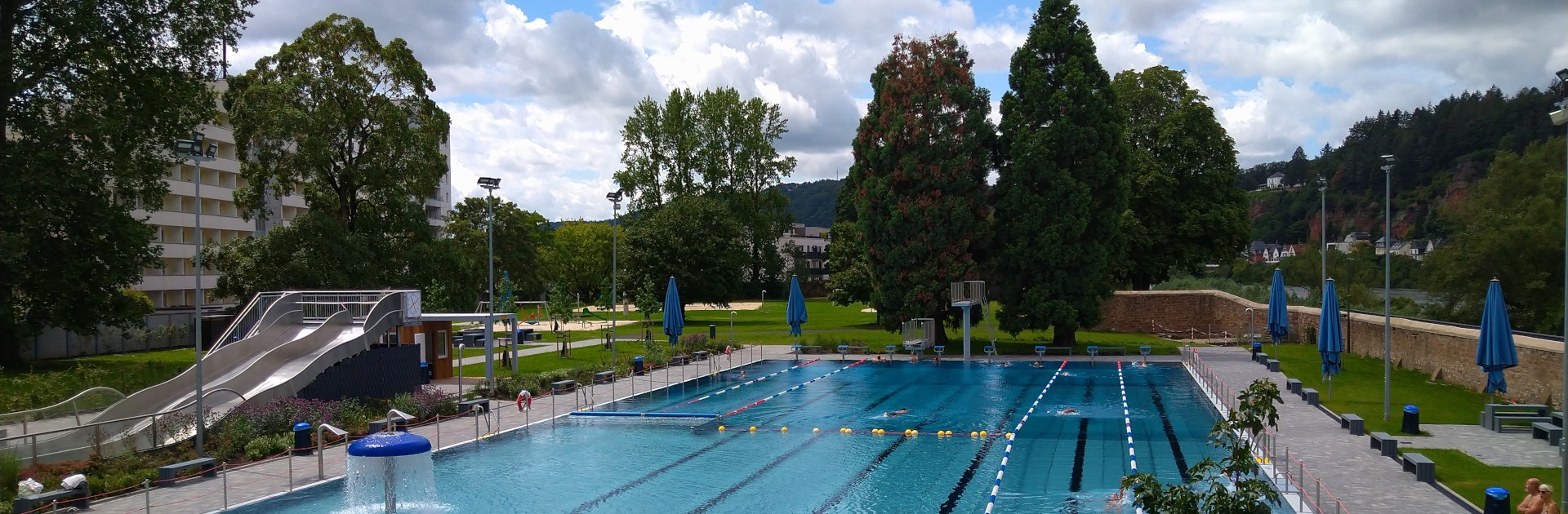 Schwimmender Junge - © SWT Stadtwerke Trier