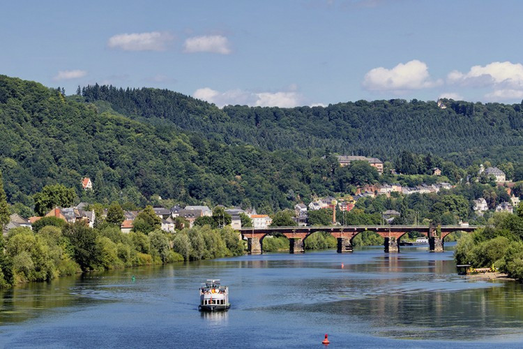 Roman Bridge and Moselle (© Michael Scholer)