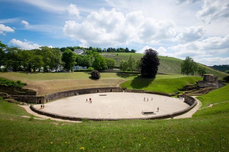 Amphitheatre in Summer - © Herbert Schroyen