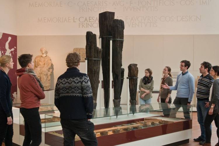 Group in the permanent exhibition - © Rheinisches Landesmuseum Trier
