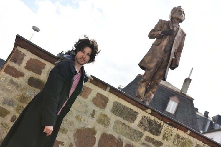 The young Marx and the statue