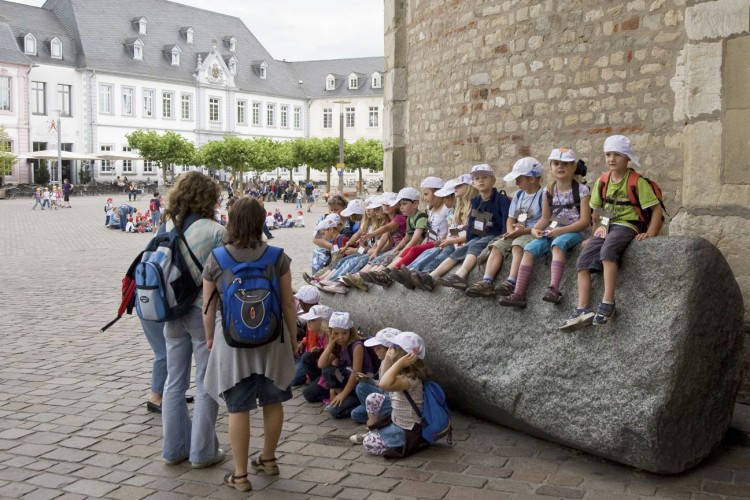 Children in front of the Cathedral Children Sightseeing Tour