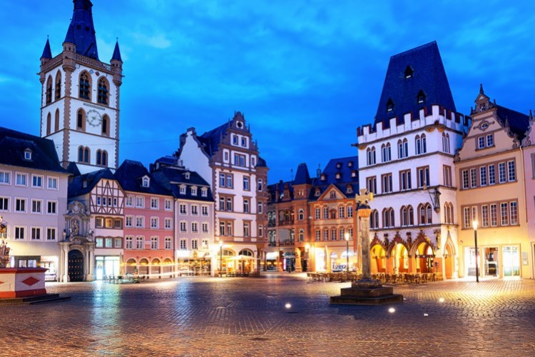 Marché principal de Trèves au crépuscule  - © Boris Stroujko/shutterstock.com