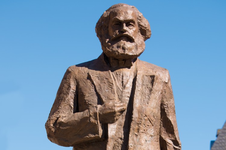 Digital - Wie der Wein Karl Marx zum Kommunisten machte (© ttm)