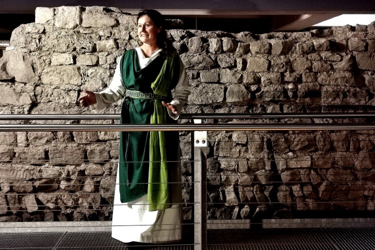 Vom Untergrund ins Rampenlicht Aurelia auf der Baustelle Anzeige