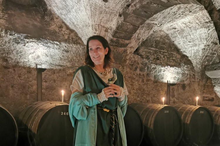 Divine Kostümführung im ältesten Weinkeller Deutschlands - © Trier Tourismus und Marketing