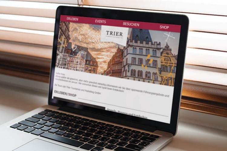 Écran d'ordinateur portable avec la newsletter de Trèves - © Trier Tourismus und Marketing GmbH