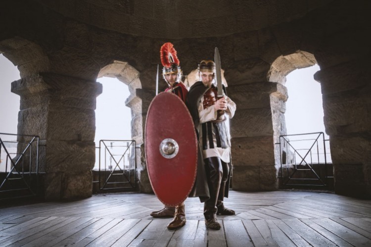 Der Zenturio und sein Adjudant in Das Geheimnis der Porta Nigra - © Jan Malburg/Trier Tourismus und Marketing GmbH