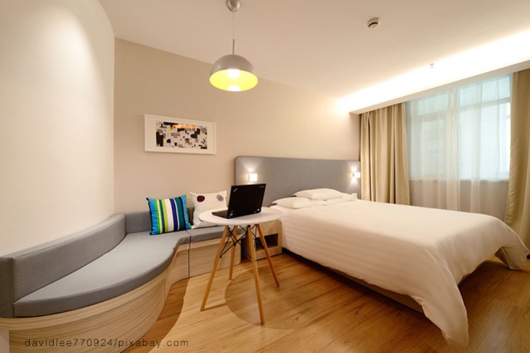 Hotelzimmer (© Davidlee/pixabay.com)