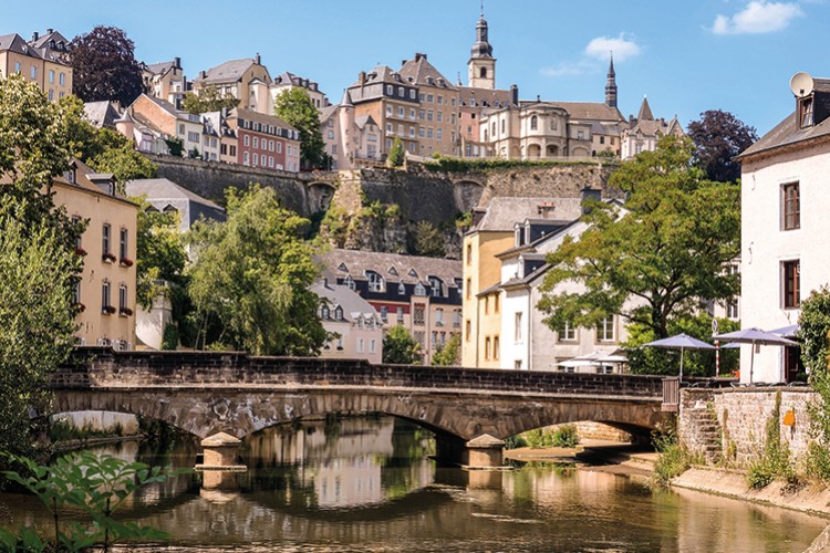 Abtei Neimënster im Luxembourger Stadtteil Grund - © Shutterstock