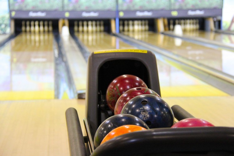 Bowling Kugeln (© Sharonang/pixabay.com)
